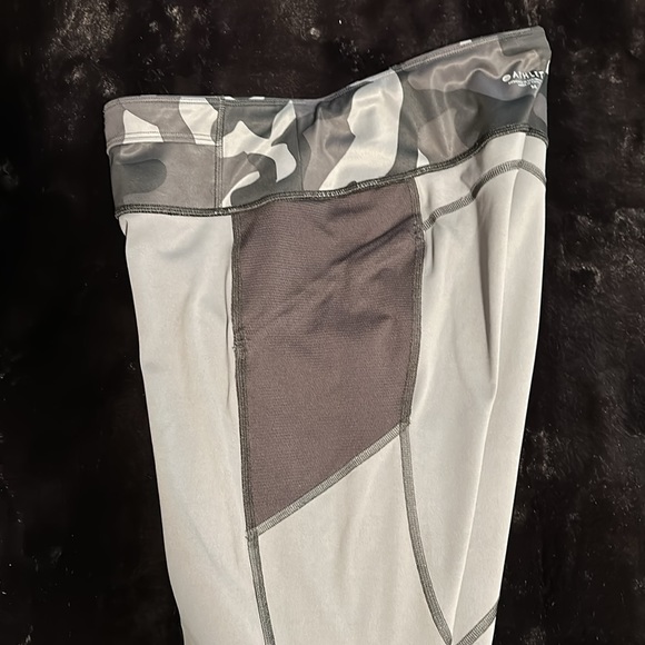 Athleta 7/8 length legging - Picture 11 of 16